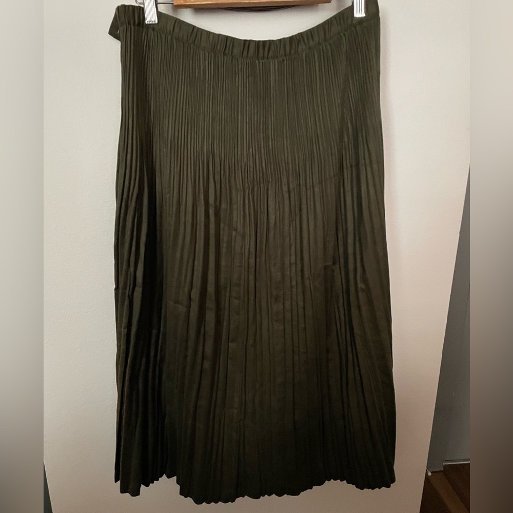 COLDWATER CREEK PLEATED SKIRT